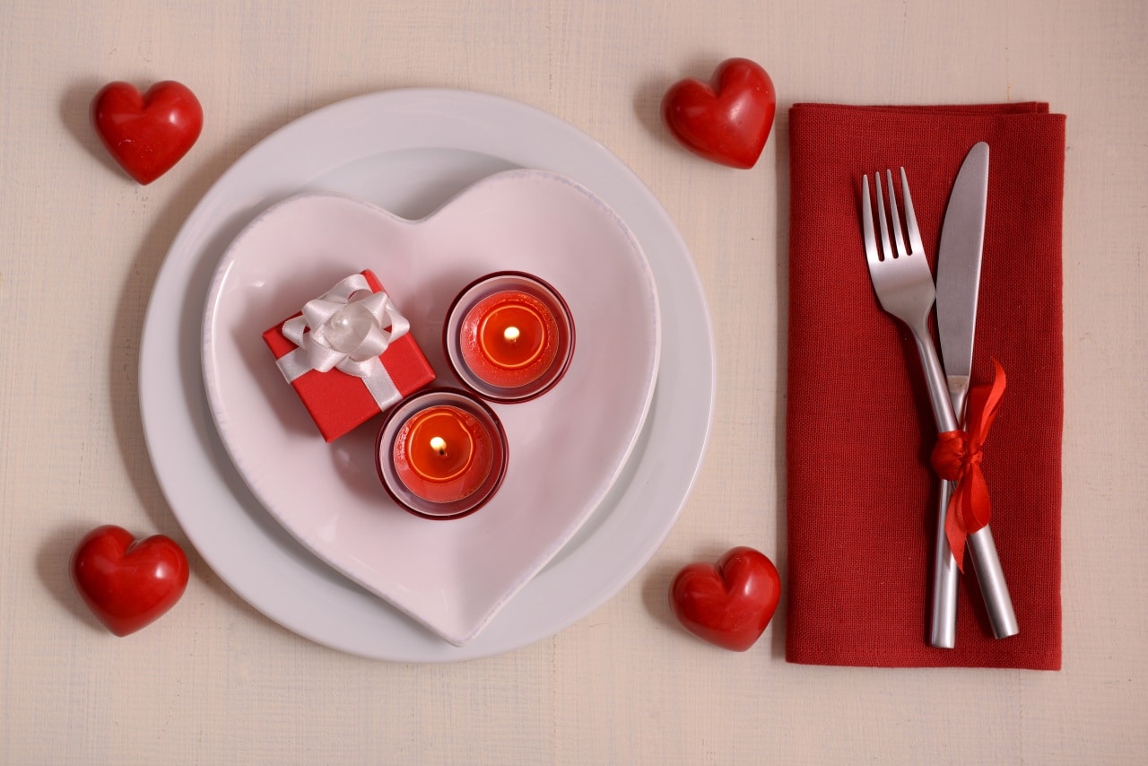 Une table de la Saint-Valentin débordante d’amour
