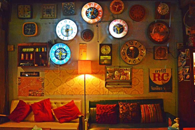 Décorer les murs avec des horloges