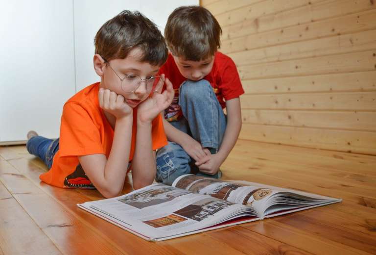 Préparer la maison pour l’été avec les enfants