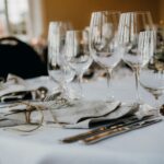 Comment intégrer les arts de la table pour une déco chic et raffinée ?