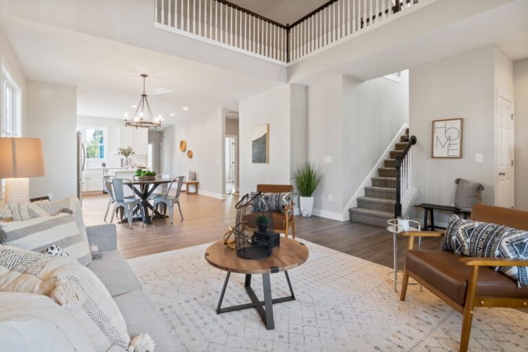 Le style contemporain adapte ses lignes épurées aux usages de la maison